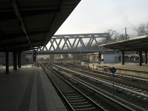 vom Bahnhof aus fotografierte Brücke