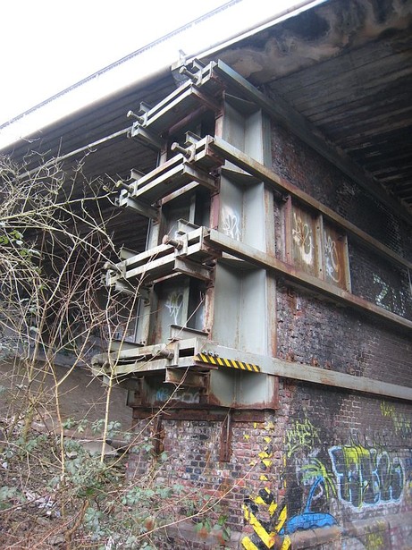 südlicher Pfeiler von Nordwesten