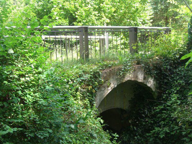 Wilhelm Hensel Straßenbrücke / Schloßumweggraben