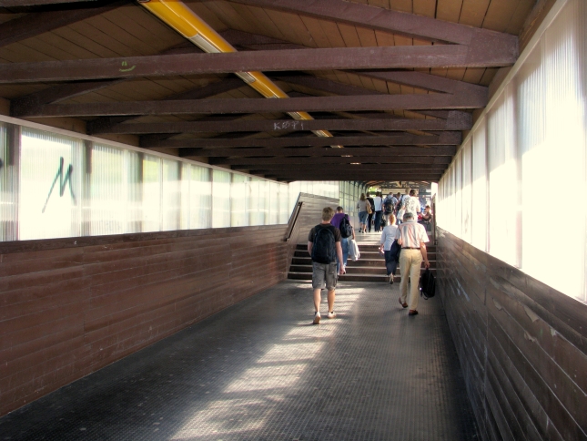 Fußgängerbrücke S-Bahnhof Yorckstraße