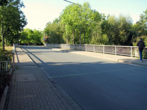 Straßenbrücke