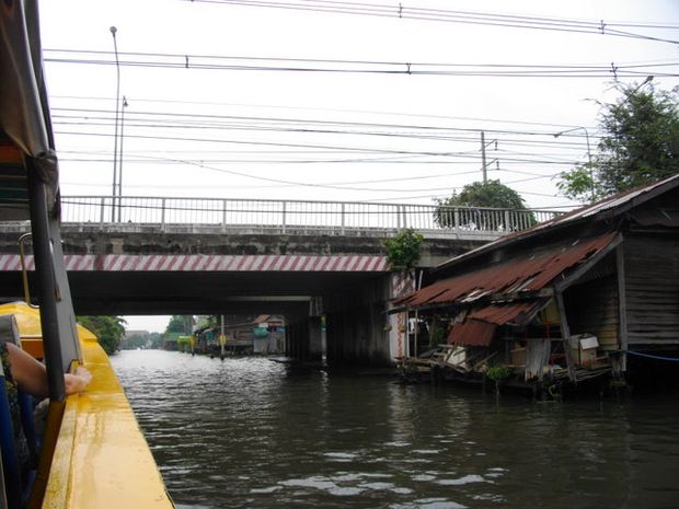  Straßenbrücke / Kanal