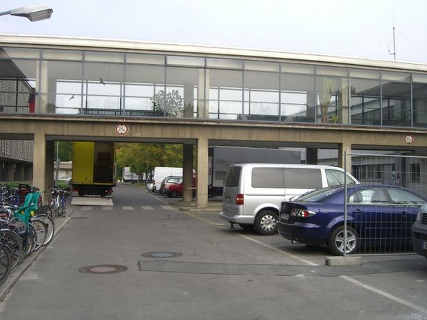  Übergangsbrücke Versorgungsgebäude - UKBF Ostseite 