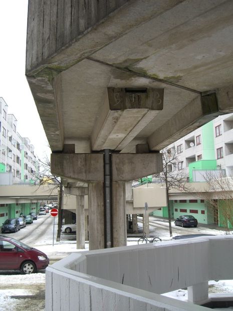 Fußwegbrücke Fritzi Massary Straße