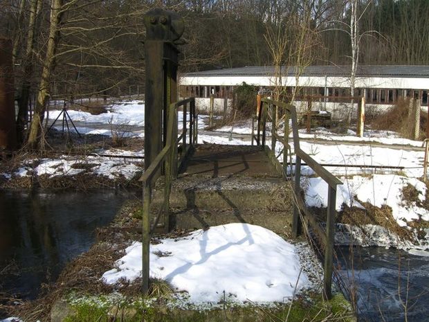 Fußwegbrücke am Wehr / Stöbber Norddurchlauf