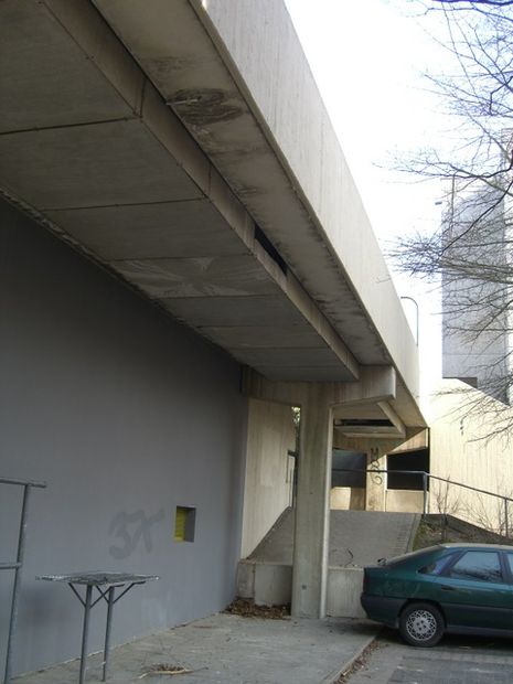 Fußwegbrücke Joseph Schmidt Straße Ost - West