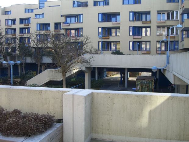 Fußwegbrücke Michael Bohnen Ring Ostausbuchtung zur Südtreppe