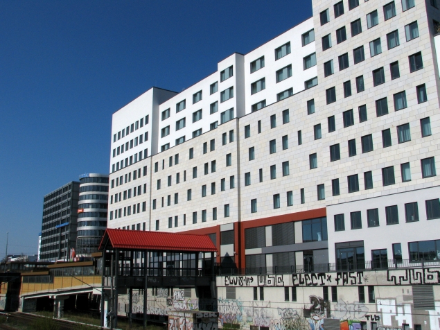 EÜ Fußgängerbrücke am andel's Hotel Berlin