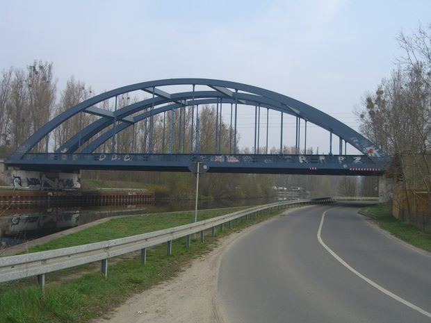 Strecke Berlin - Nauen - Hamburg / Havelkanal und 2 Straßen 