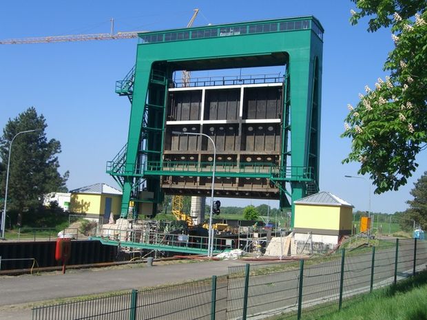  Schleusenbrücke NW Neue Schleuse / Schleusentor im Elbe-Havel-Kanal 