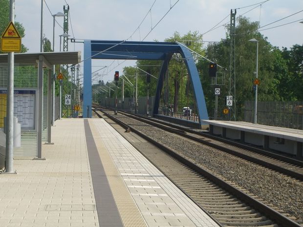 EÜ Strecke Berlin - Frankfurt Oder / Flakenfließ - Die alte Brücke ist entfernt, nur noch die neue vorhanden