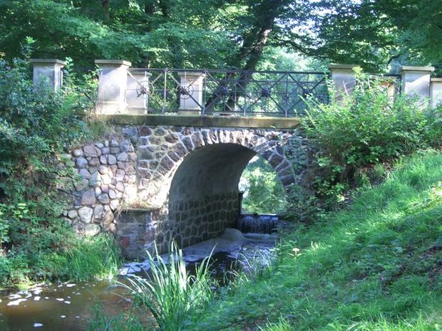 Fahrwegbrücke im Landschaftsgarten Steinhöfel