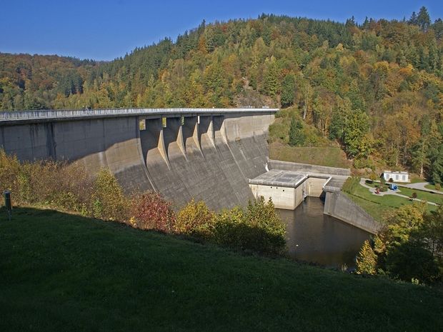 Fußwegbrücke Talsperre Wendefurt / Bode