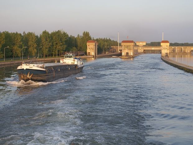 Straßenbrücke Stau- und Schleusenanlage Melk / Donau