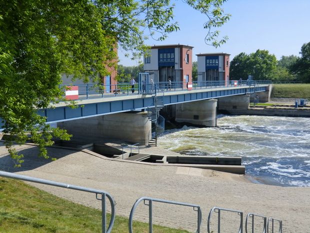  Schleusen- und Wehrbrücke / Gnevsdorfer Vorfluter 