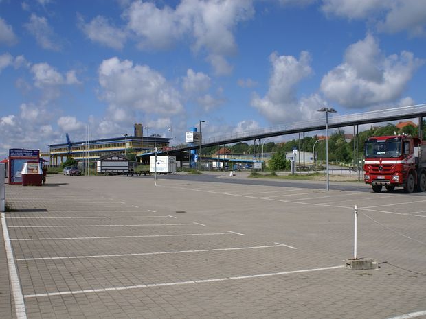 Fußgängerbrücke Balkon zum Meer
