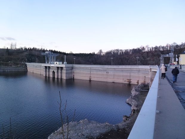 Sperrmauerbrücke der Bleilochtalsperre / Saale