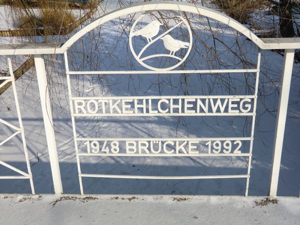 Rotkehlchenweg / Kanal 4