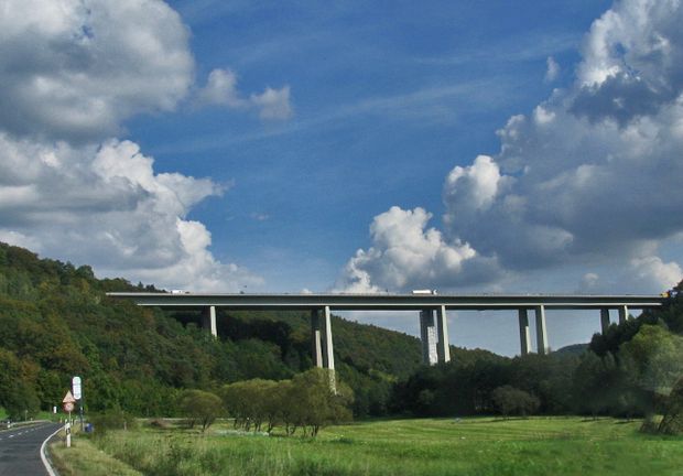 Ambach Talbrücke , A 45 / Tal und L 3042