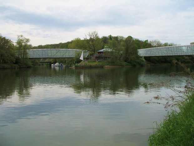 Rad- und Fußwegbrücke Remseck / Neckar ( Brücke im rechten Bildteil)