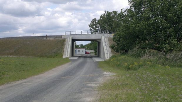 EÜ Strecke der S-Bahn Berlin - Flughafen BER / Feldweg