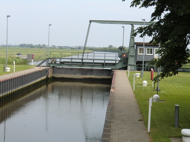 Fußwegbrücke Schleuse Gieselau