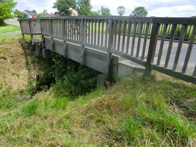 Trebitzer Dorfstraßenbrücke / Zufluß zur Oelse