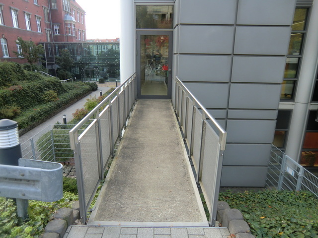 4. Fußwegbrücke am Klinikum Brandenburg / Kellerlichtgraben