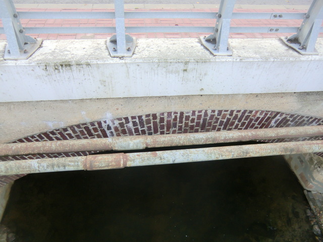  22 ( rot ) Straßenbrücke / Leuka