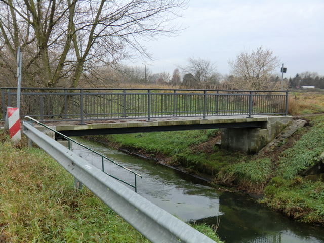 Pankebrücke - Fußweg zur KGA östl der A 114