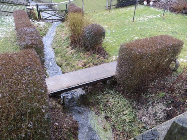 Private Gartenbrücke / Dorfbach