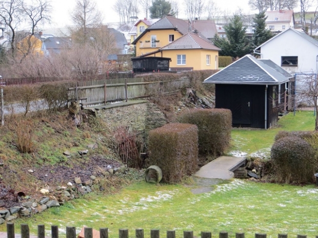 Private Gartenbrücke / Dorfbach ,rechts im Bild