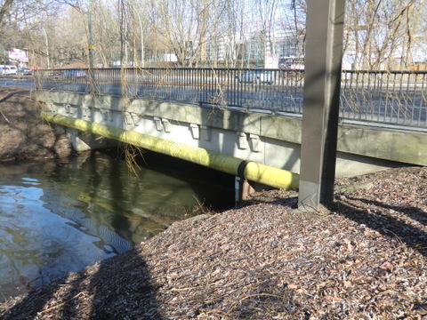 Pyramidenbrücke / Wuhle