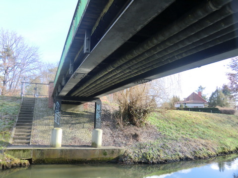 Fußwegbrücke am Innovationspark / Wuhle