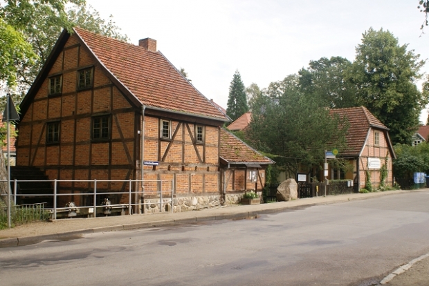 Straßenbrücke Schleifmühlenweg / Abflußgraben Fauler See - Schweriner See