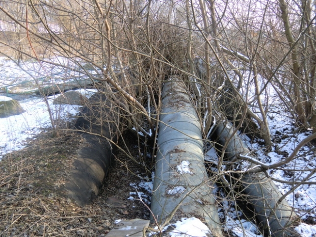Rohrbrücke nördlich der Bundesstraße 1 und 5 / Wuhle