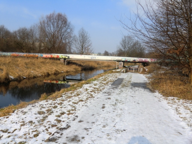 Heizleitungsbrücke südlich Cecilienstraße / Wuhle