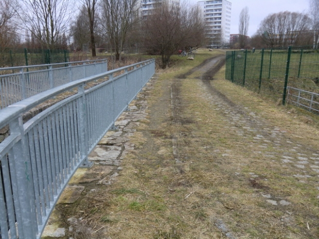 Alte Wuhlebrücke / Neue Wuhle ( renaturierter Klärwerksableiter)