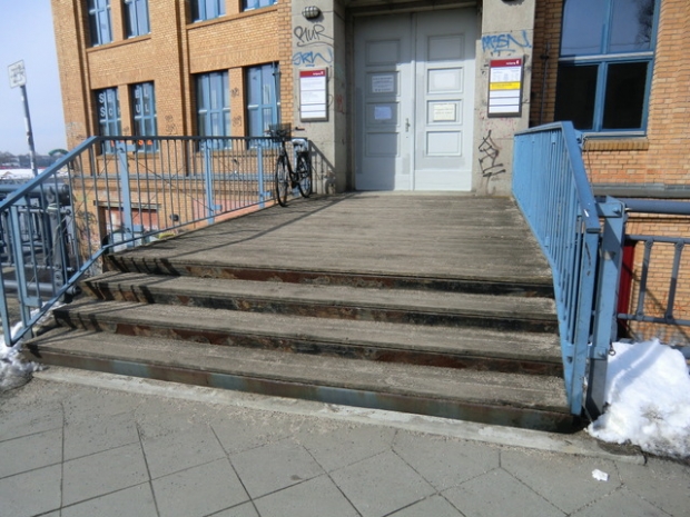 Hauszugangsbrücke Edisonstraße / Kellergeschoßgraben