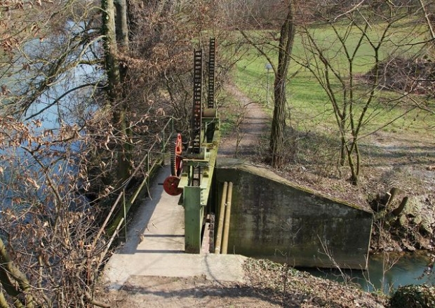 Arbeitswegbrücke am Sperrwerk / Mühlkanal