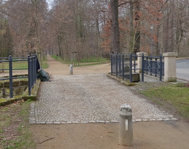 Fußwegbrücke an der Brühlstraße / Holländergraben
