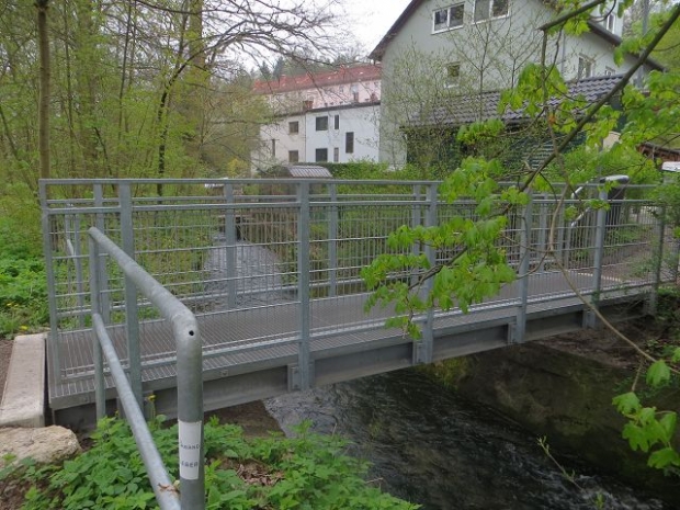 Fußwegbrücke am Paraschkemühlenweg / Leutra