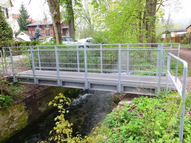 Fußwegbrücke am Paraschkemühlenweg / Leutra