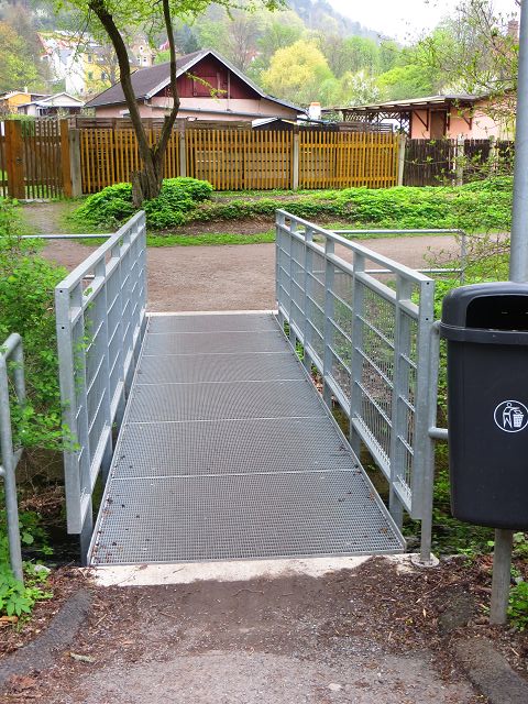 Fußwegbrücke am Paraschkemühlenweg / Leutra