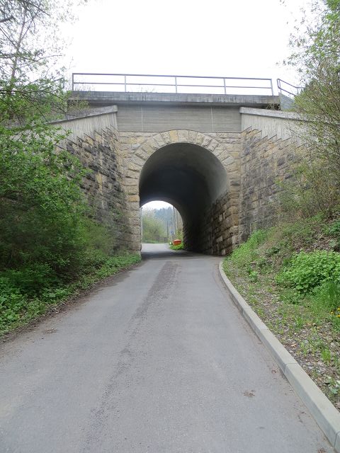 EÜ Strecke Jena - Weimar / Straße im Langetal