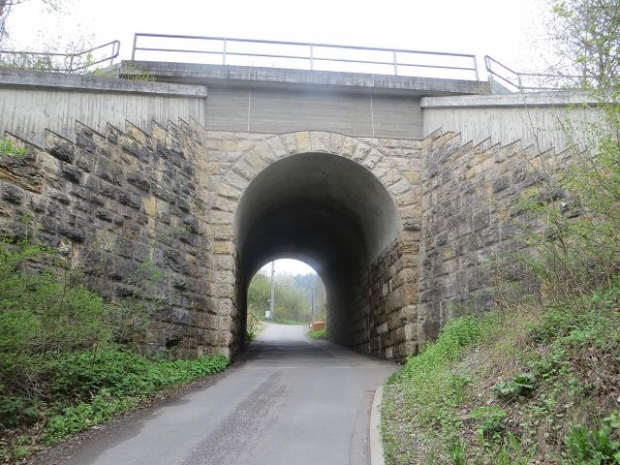 EÜ Strecke Jena - Weimar / Straße im Langetal