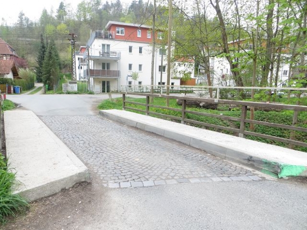 Straßenbrücke im Mühltal / Leutra