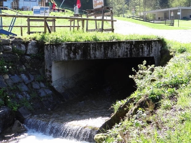 Kreuzeckbahnhinterstraßenbrücke / Kreuzeckbach