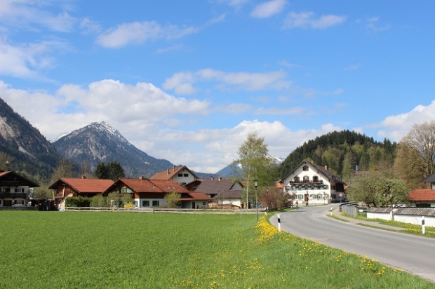 St 2060 Linderhofer Straßenbrücke / Bach