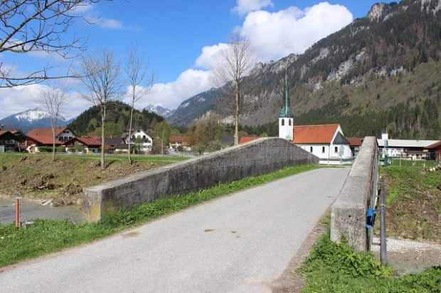Fahrwegbrücke zur Gertraudenkapelle / Linder